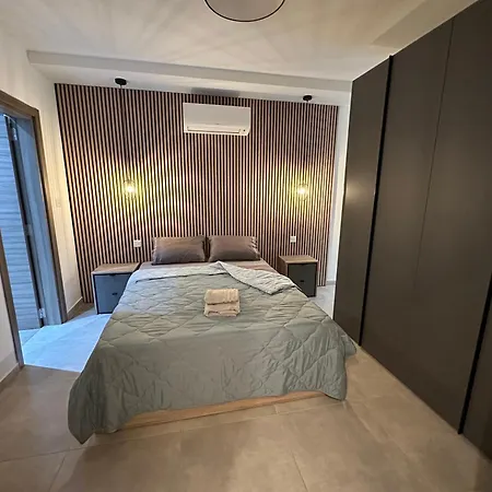 Alba Court